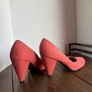 Urban Outfitters Salmon Pink Suede Pumps 10